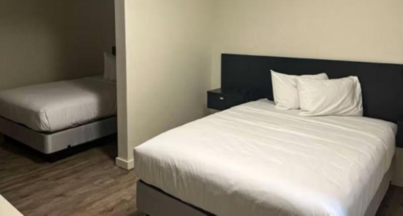 Deluxe Queen Room with Two Queen Beds - Non-Smoking image 4