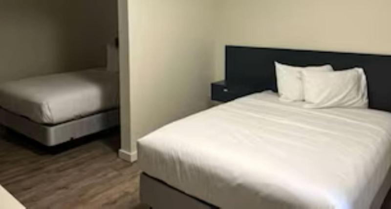 Deluxe Queen Room with Two Queen Beds - Non-Smoking image 2
