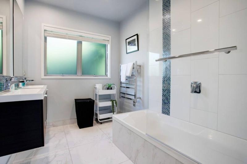 Coastal Retreat w Spa Pool just Steps to the Beach - image 15