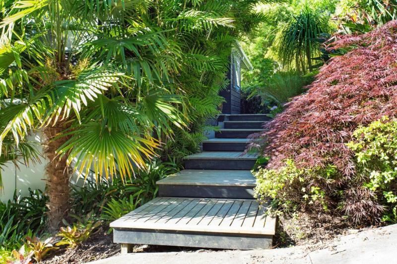 Coastal Retreat w Spa Pool just Steps to the Beach - image 4