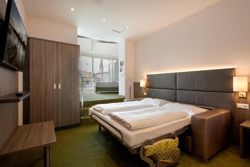 Junior Suite with Terrace image 3