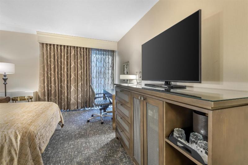 Double Room with Two Double Beds with Pool Access - Non smoking image 3