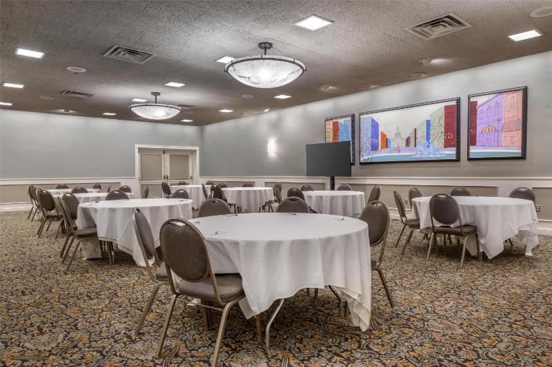 Best Western Plus The Normandy Inn & Suites - image 35