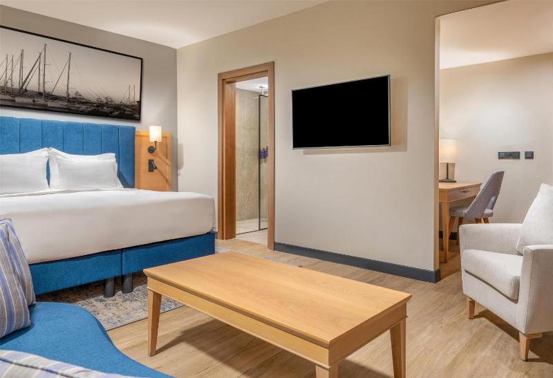 Junior Suite with Balcony image 4
