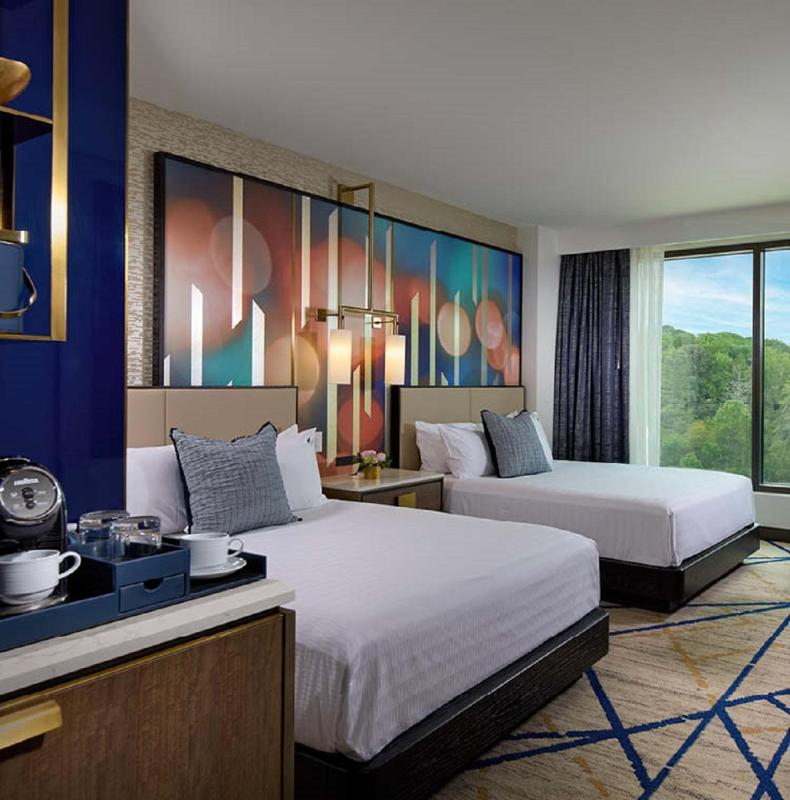Deluxe Queen Room with Two Queen Beds image 4