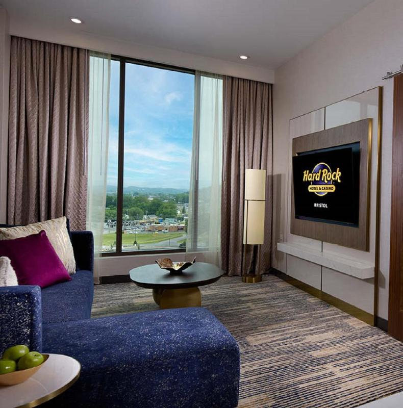 One-Bedroom Suite image 3
