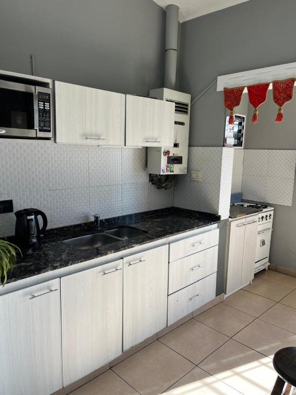 Casa completa con pileta y asador a metros del lago - image 4