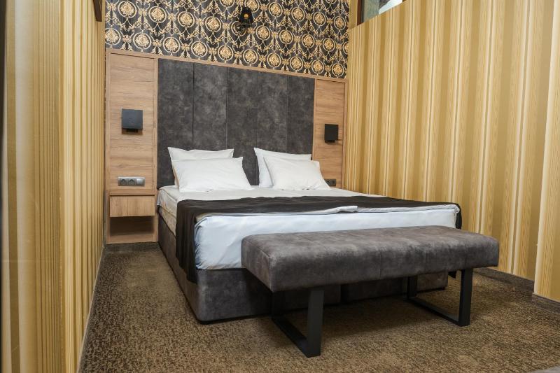 Deluxe Junior Suite with Spa Bath image 4