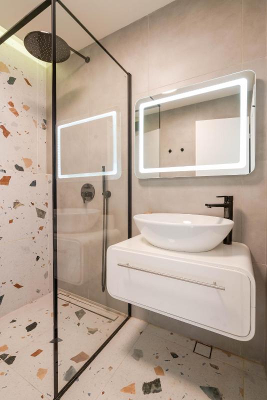 Design 1BDR Apartment near City Center - image 15