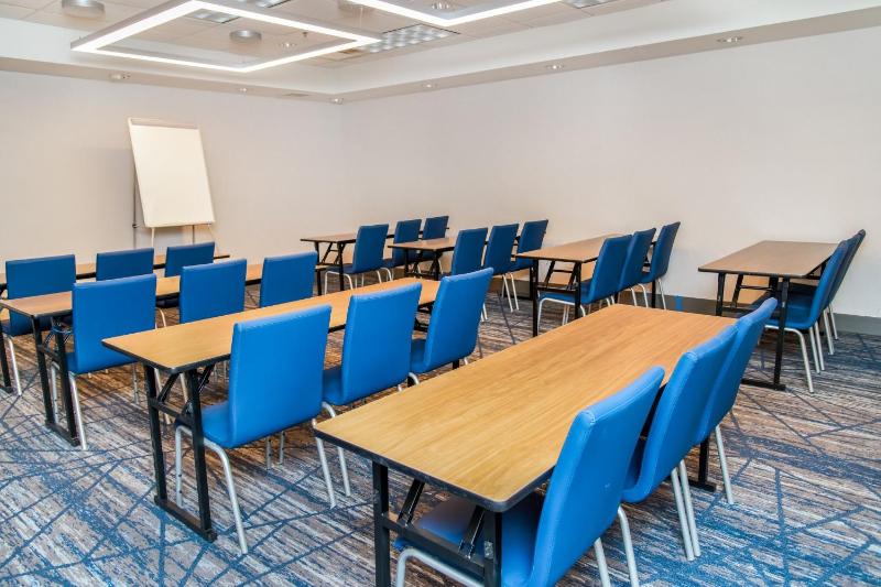 Holiday Inn Express Hotel & Suites Pittsburgh-South Side By IHG - image 13