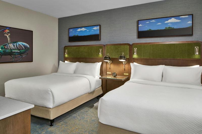 One-Bedroom Bonanza Suite with Two Queen Beds, Sofa Bed and City View image 2