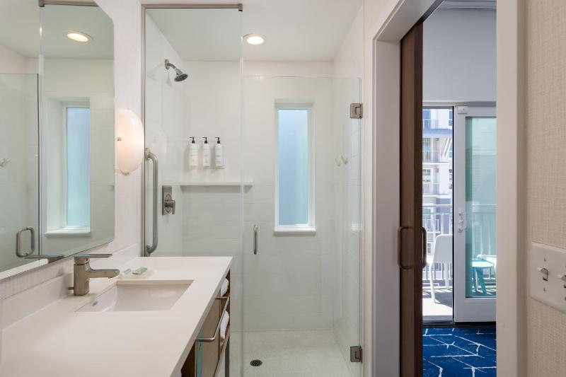 King Room with Partial Ocean View image 2