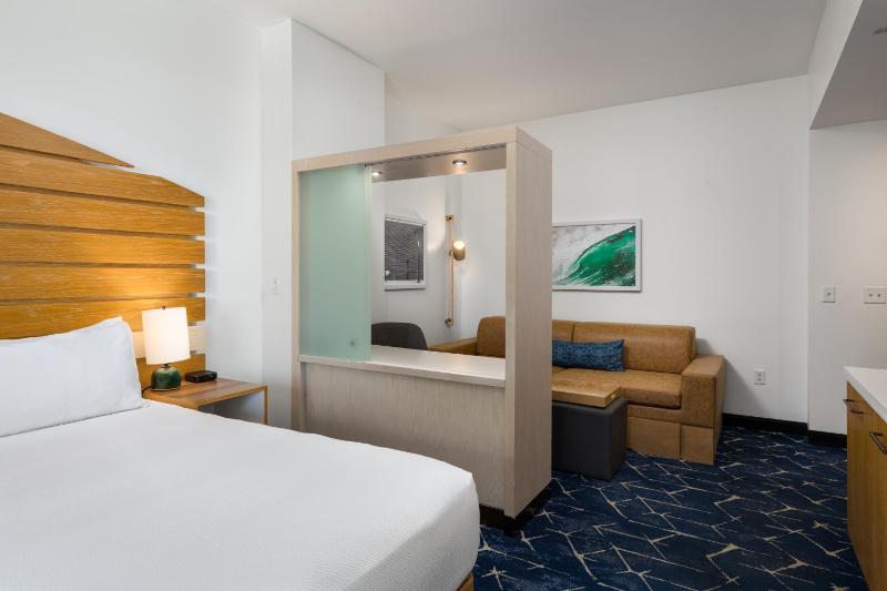 King Room with Partial Ocean View image 4