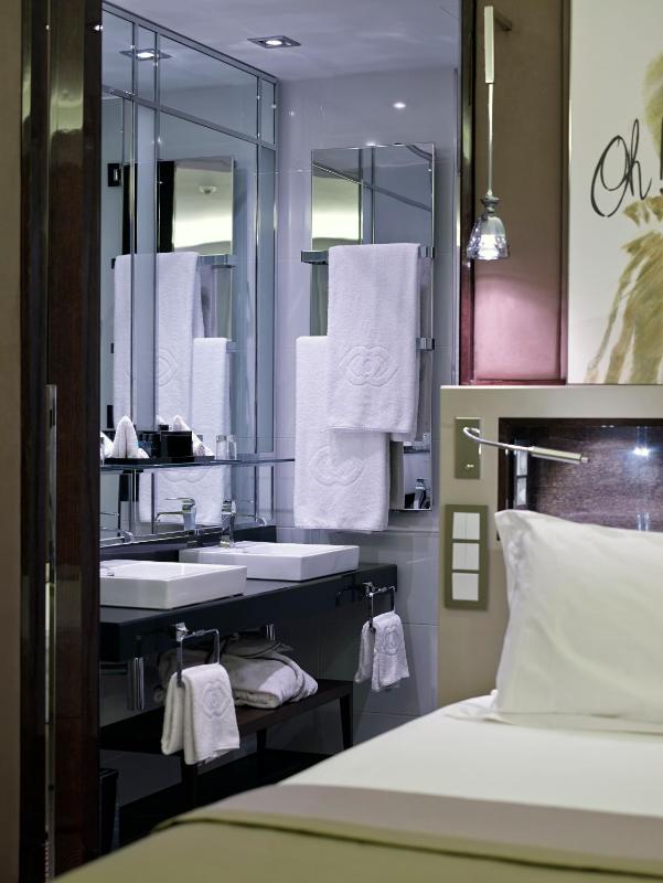 Superior Suite King image 3