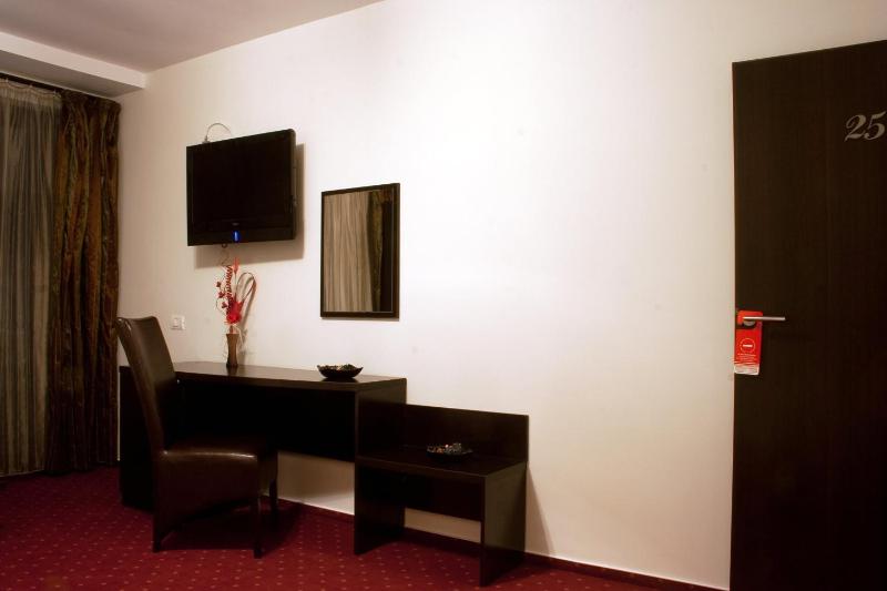 Twin Room image 3