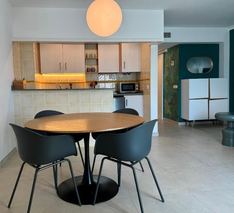 Superior One-Bedroom Apartment image 4