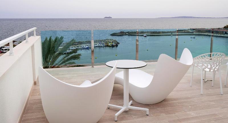 Superior Room with Sea View image 4