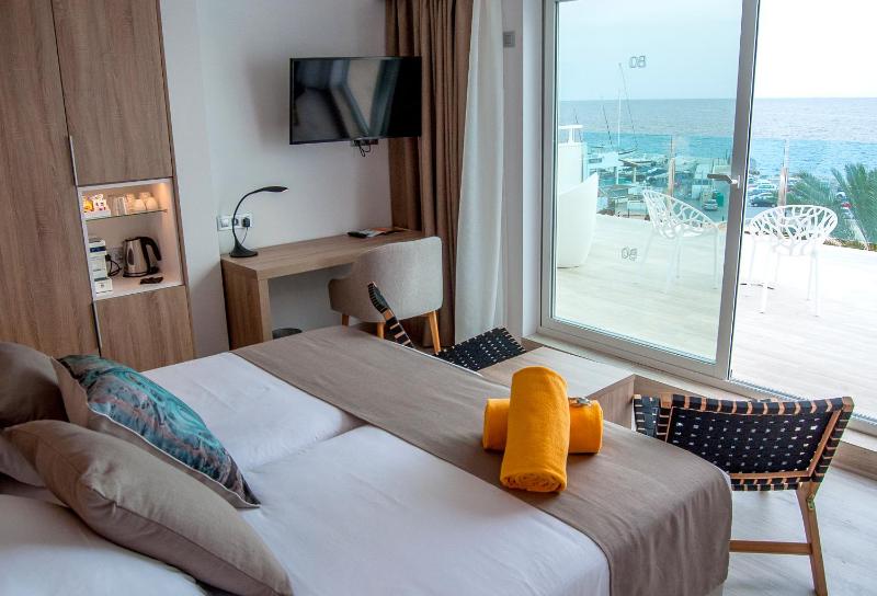 Superior Room with Sea View image 3