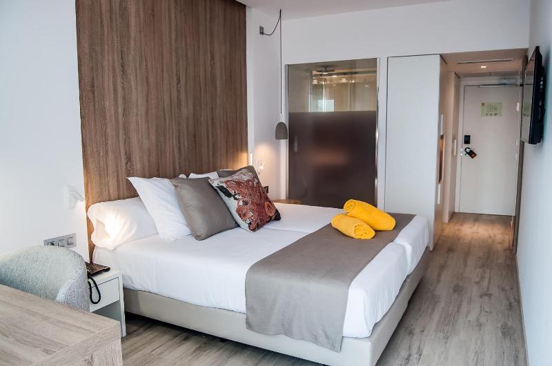Double Room with Street View image 2