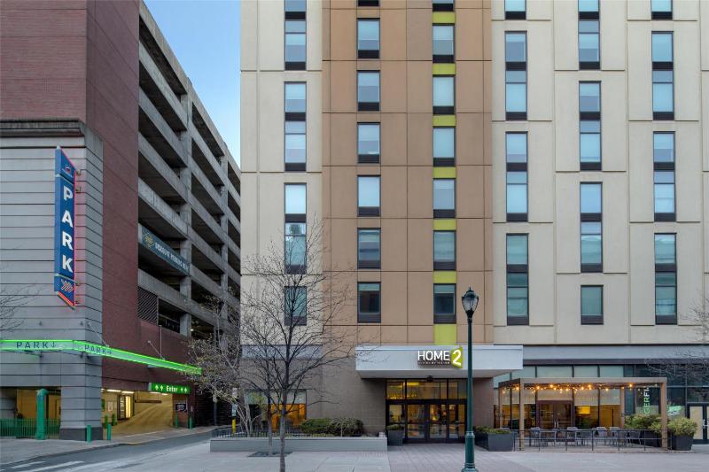 Home2 Suites By Hilton Philadelphia Convention Center - image 2