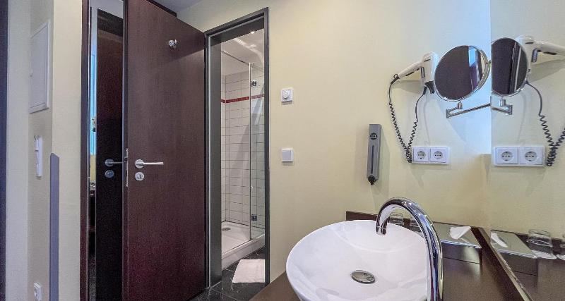 Family Room with Two Double Beds image 3