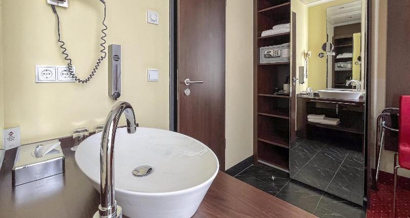 Standard Single Room image 2