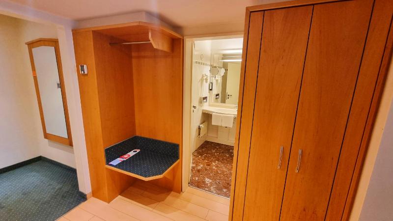 One-Bedroom Apartment image 3