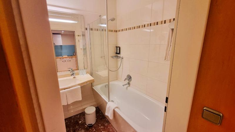 One-Bedroom Apartment image 2