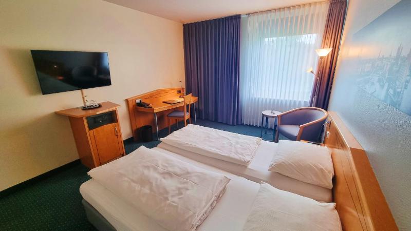 Double Room image 4