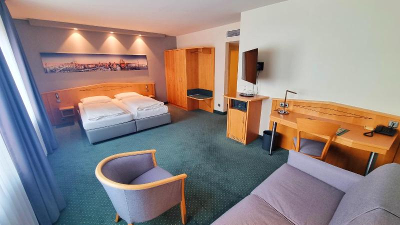 Double Room with Extra Bed image 3