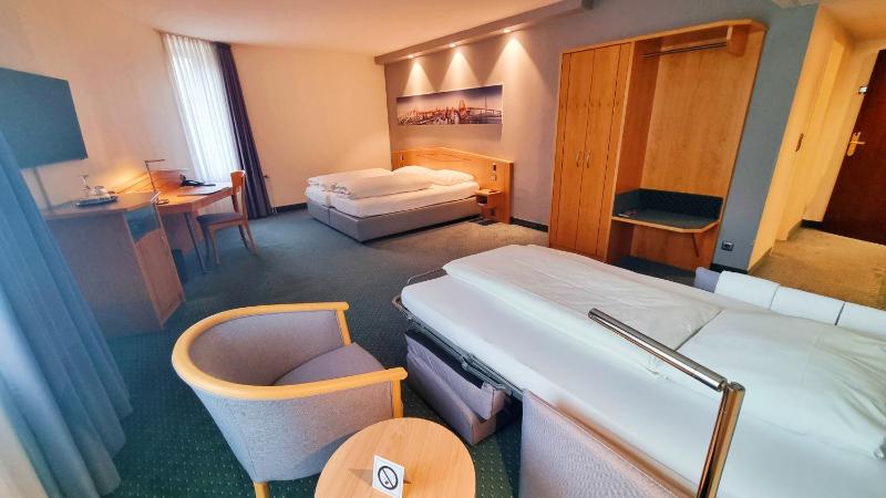 Double Room with Extra Bed image 4