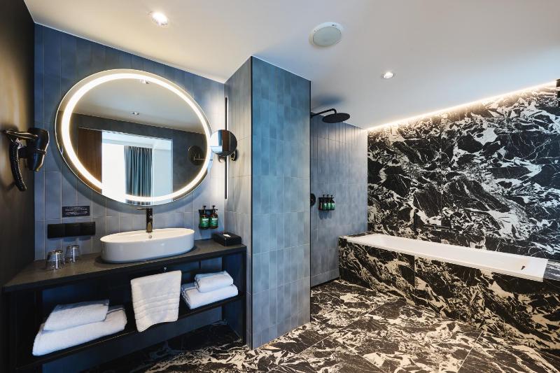 King Suite image 3