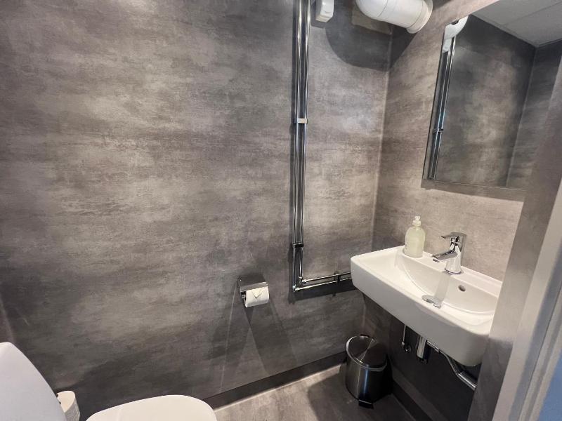 Single Room image 4