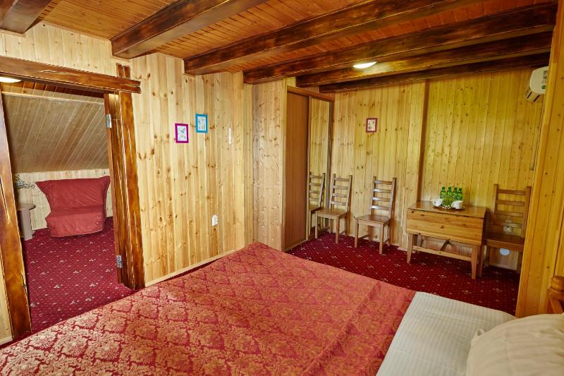 Family Room image 3