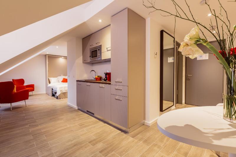 360 Apartment Hotel Frankfurt - image 9
