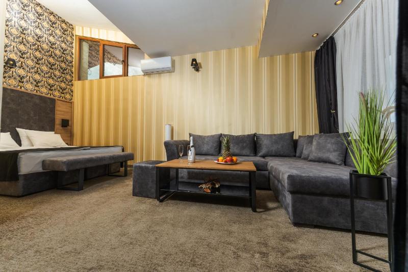 Deluxe Junior Suite with Spa Bath image 1