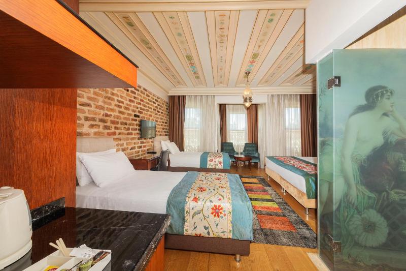 Deluxe Family Room image 1