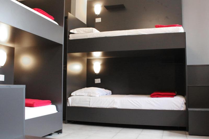 Bed in 4-Bed Mixed Dormitory Room image 4