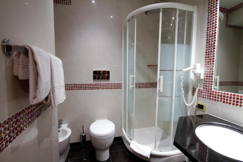 Double or Twin Room image 4