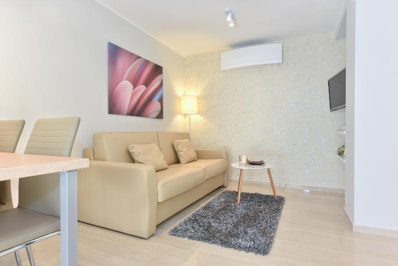 Deluxe One-Bedroom Apartment with Terrace image 2