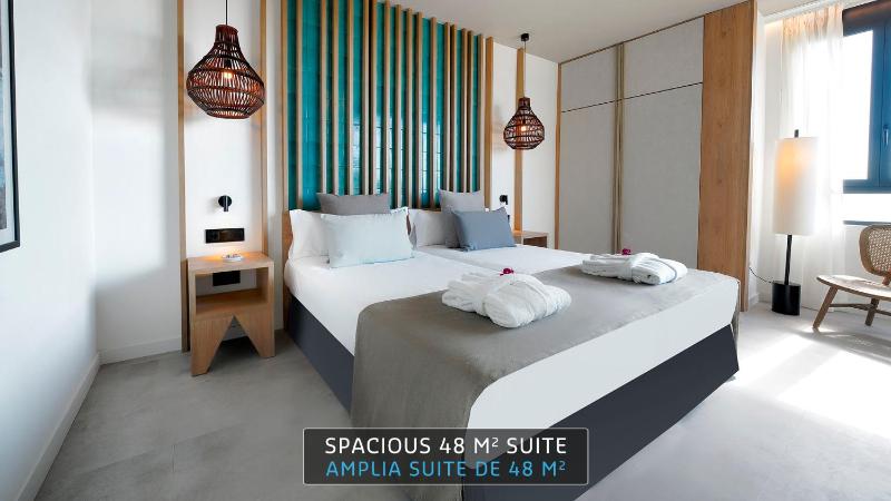 Junior Suite Deluxe Sea View Only Adults image 3