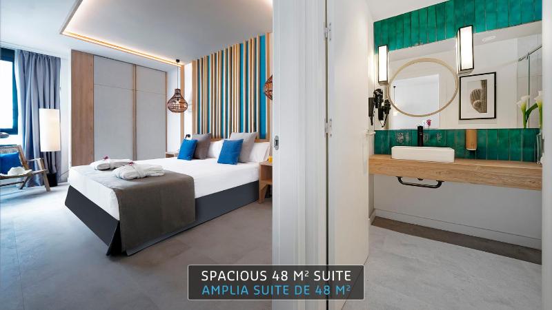 Junior Suite Deluxe Sea View Only Adults image 4