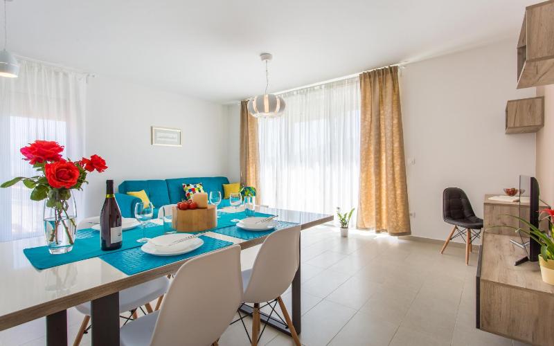 Apartment with Sea View image 2