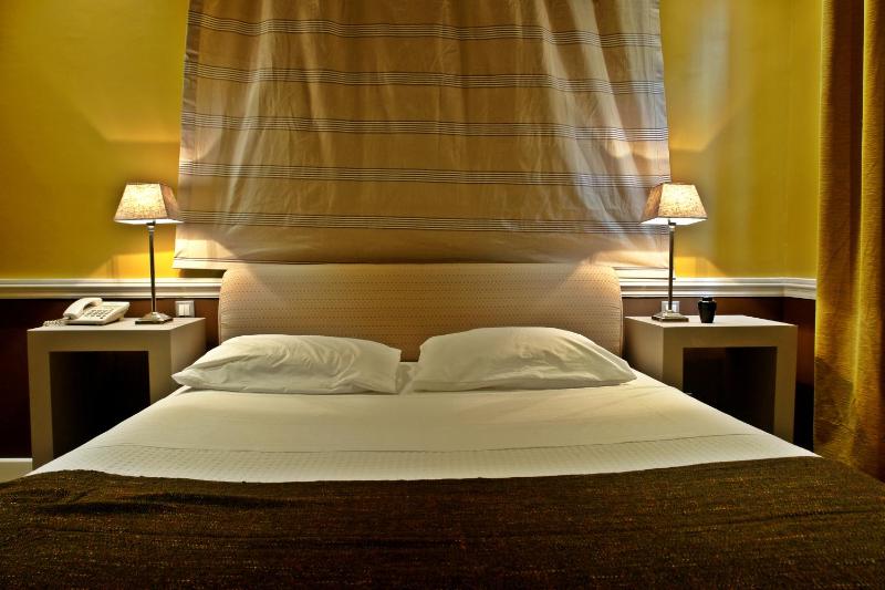 Deluxe Double Room image 3