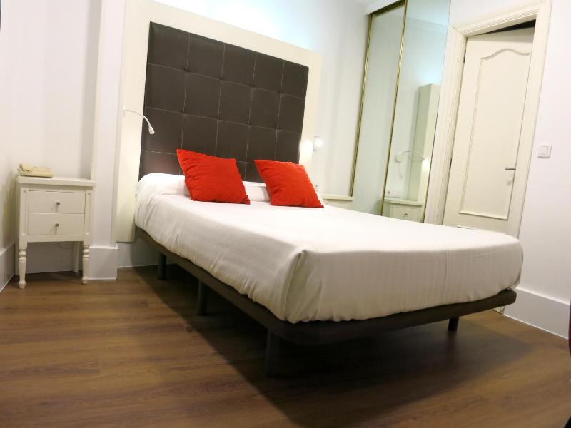 Double or Twin Room image 2