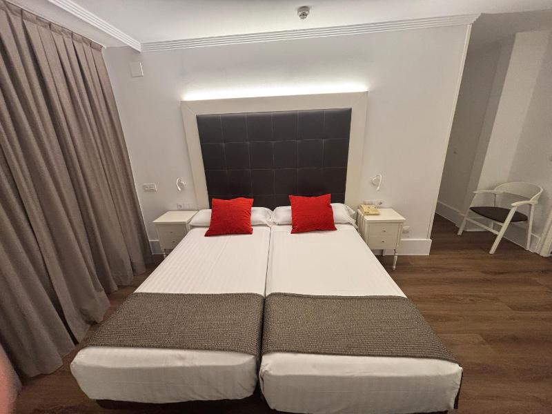 Superior Double Room image 4
