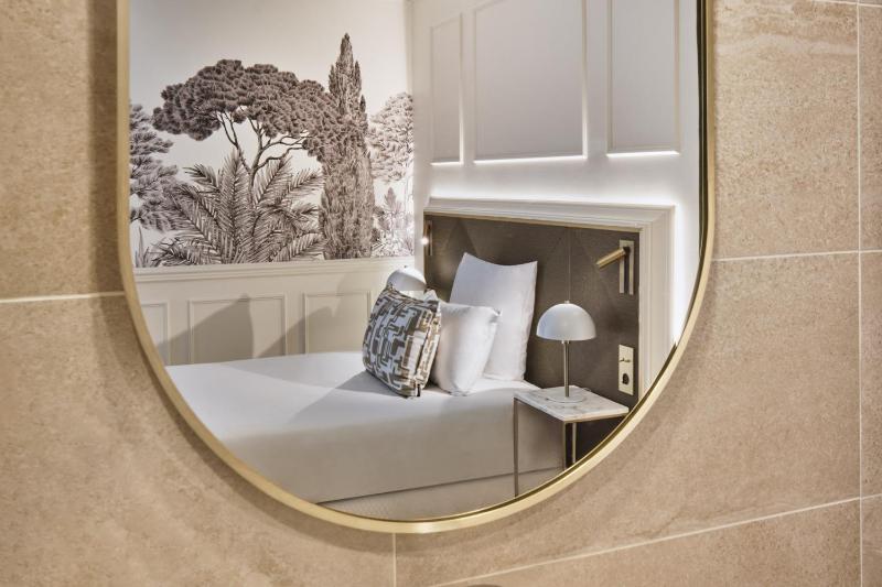 Classic Single Room image 3