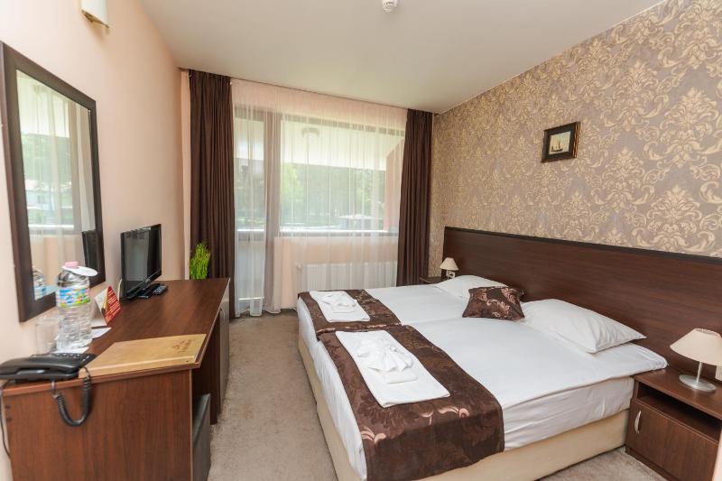 Double or Twin Room with Balcony image 4