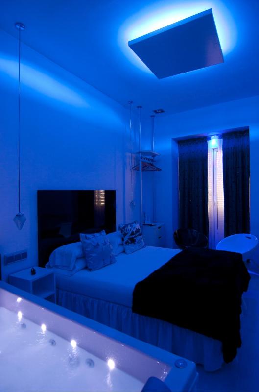 Double Room with Spa Bath image 4