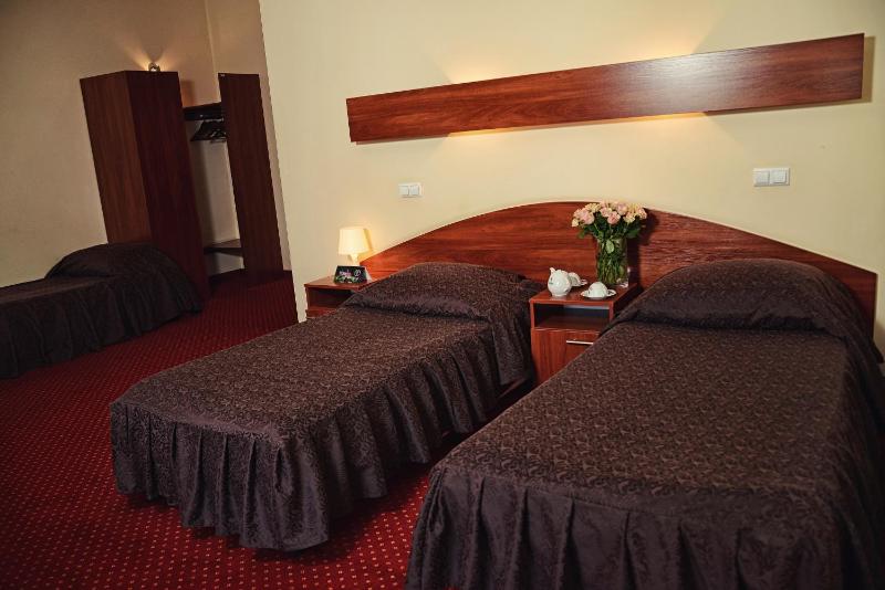Triple Room with Private Bathroom image 1